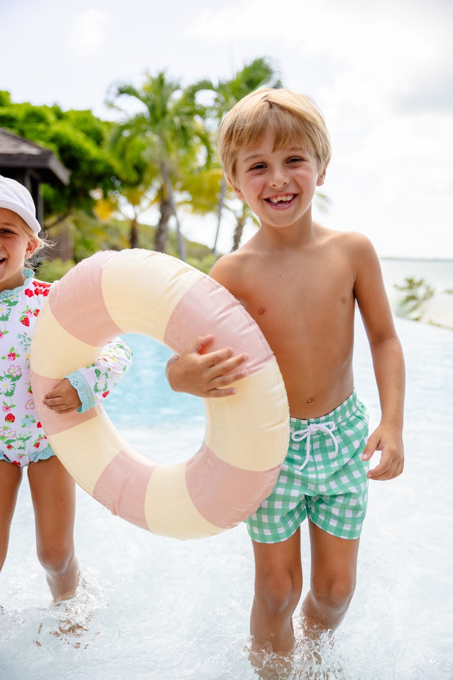 Tortola Swim Trunks Gibson Island Green Worth Avenue White